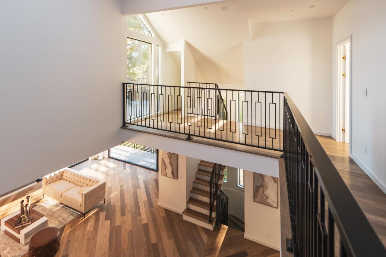 Casa de férias Brand New Luxurious Hollywood Estate 4 Bedroom , 7 Bathrooms 3 Parking Spaces With 360 Views Of La
