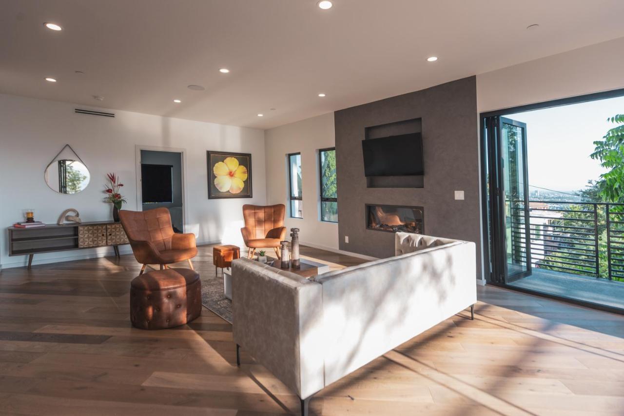 Brand New Luxurious Hollywood Estate 4 Bedroom , 7 Bathrooms 3 Parking Spaces With 360 Views Of La Casa de férias *
