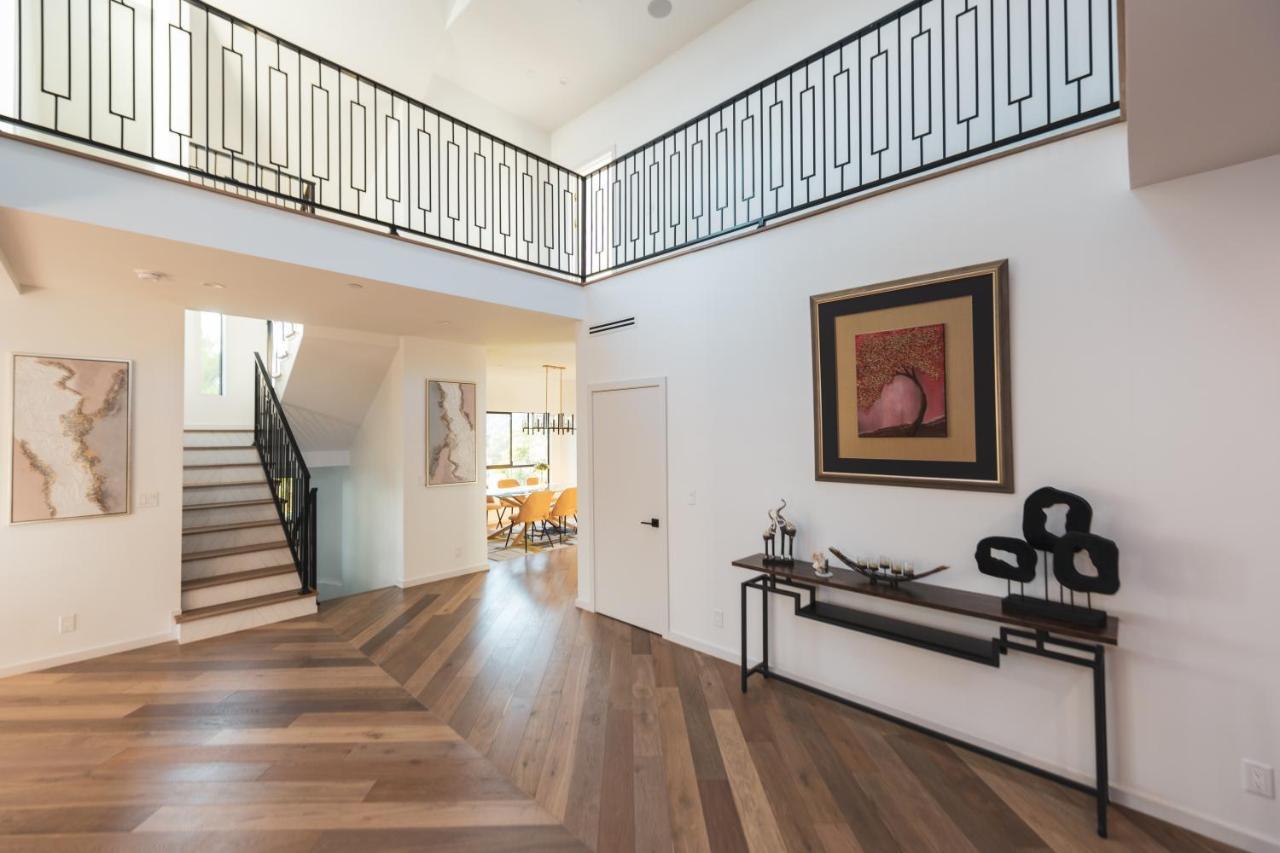 Casa de férias Brand New Luxurious Hollywood Estate 4 Bedroom , 7 Bathrooms 3 Parking Spaces With 360 Views Of La *