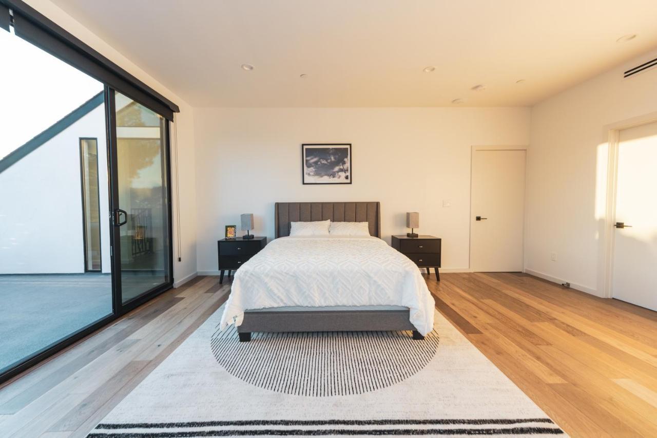 Brand New Luxurious Hollywood Estate 4 Bedroom , 7 Bathrooms 3 Parking Spaces With 360 Views Of La Casa de férias Los Angeles