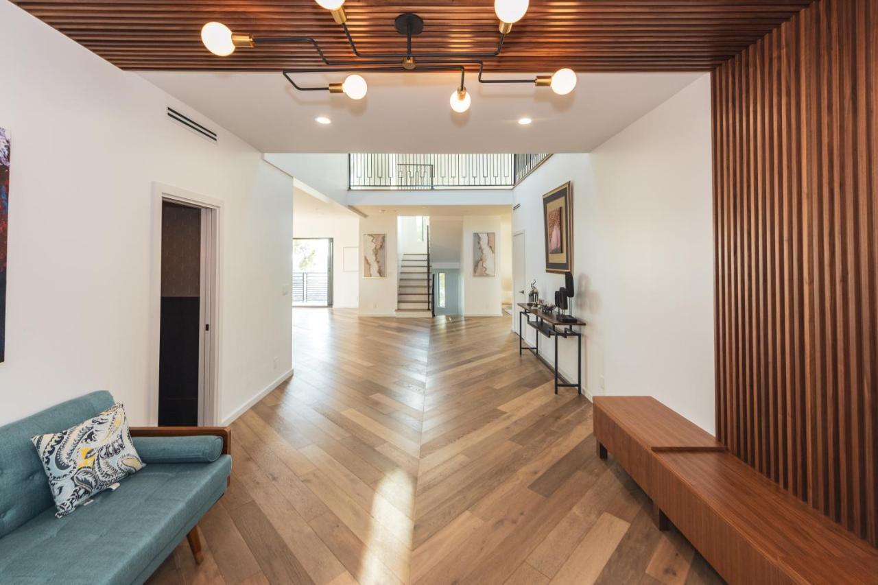 Brand New Luxurious Hollywood Estate 4 Bedroom , 7 Bathrooms 3 Parking Spaces With 360 Views Of La Casa de férias