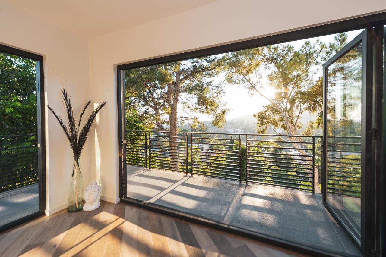 Brand New Luxurious Hollywood Estate 4 Bedroom , 7 Bathrooms 3 Parking Spaces With 360 Views Of La Casa de férias *