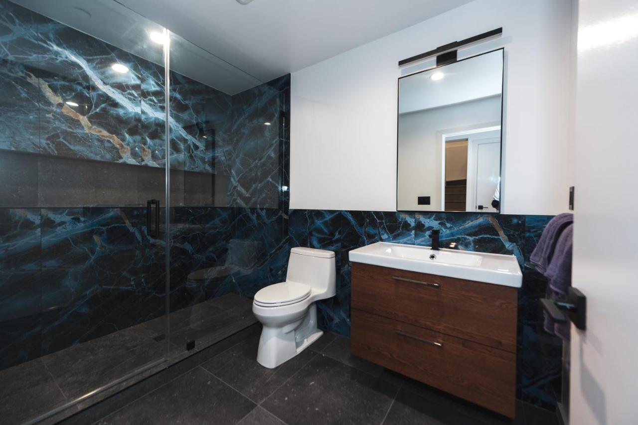 Casa de férias Brand New Luxurious Hollywood Estate 4 Bedroom , 7 Bathrooms 3 Parking Spaces With 360 Views Of La