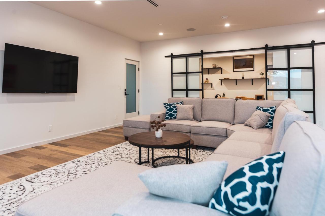 Brand New Luxurious Hollywood Estate 4 Bedroom , 7 Bathrooms 3 Parking Spaces With 360 Views Of La Casa de férias Los Angeles
