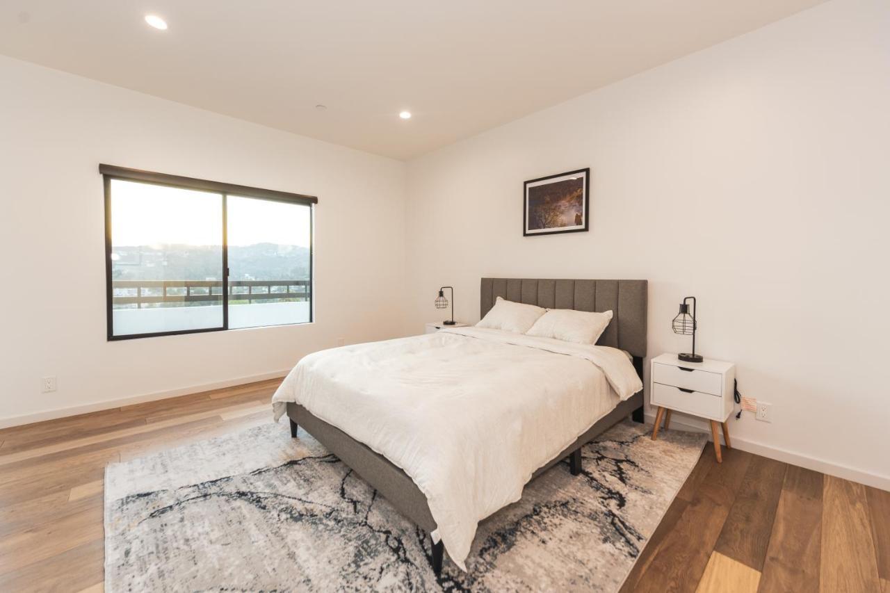 Brand New Luxurious Hollywood Estate 4 Bedroom , 7 Bathrooms 3 Parking Spaces With 360 Views Of La Los Angeles