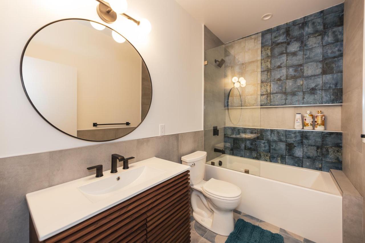 Brand New Luxurious Hollywood Estate 4 Bedroom , 7 Bathrooms 3 Parking Spaces With 360 Views Of La